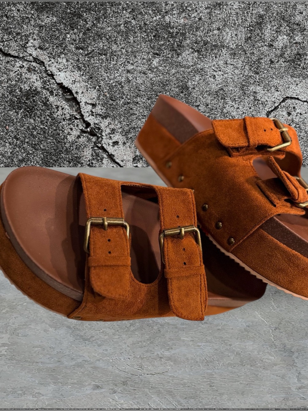 Women Size 10 Faux Suede Buckled Platform Mule Sandals - Picture 3 of 11